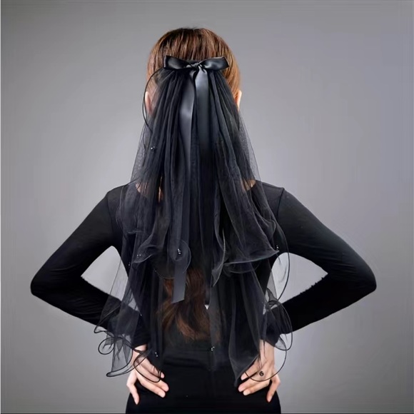 💕Two tier black Wedding Bridal Veil with bow and flax black pearls. - Picture 4 of 6